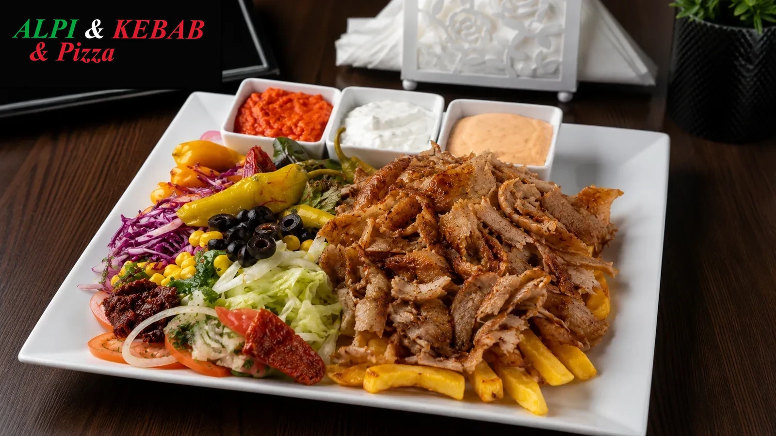 Döner-Teller mit Jungbullen-Fleisch, Pommes, Salat und drei hausgemachten Soßen